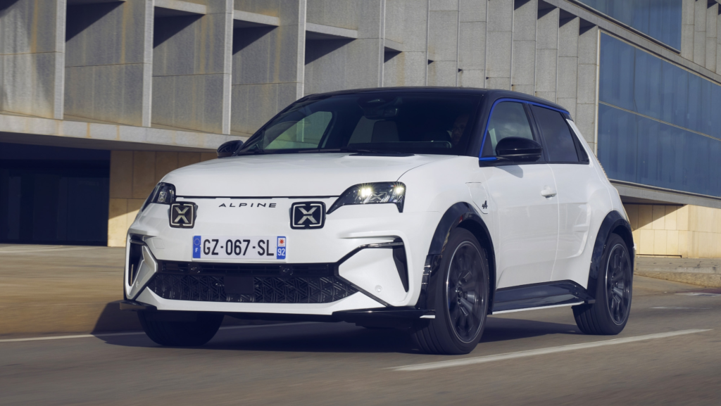 Es el Renault 5 eléctrico más deportivo, heredero del Copa Turbo, un capricho de 180 CV creado por Alpine
