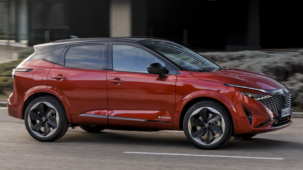 El mercado del automóvil cierra marzo en positivo, y los coches eléctricos e híbridos son los que más crecen en matriculaciones