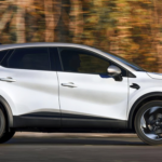 Con un consumo de 4,6 litros, este SUV híbrido con el mismo tamaño y motor que el Nissan Juke se fabrica en España y es la envidia de los franceses