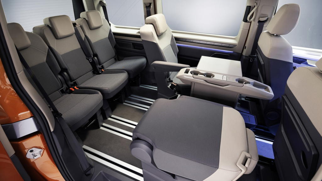 Este anti-SUV de siete plazas tiene cerca de 100 kilómetros de autonomía eléctrica y espacio para meter una bicicleta sin desmontar