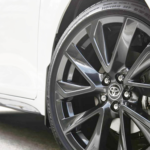 Este coche híbrido de Toyota, casi irrompible, mantendrá su fórmula de éxito, pero con la inesperada ayuda de un fabricante chino
