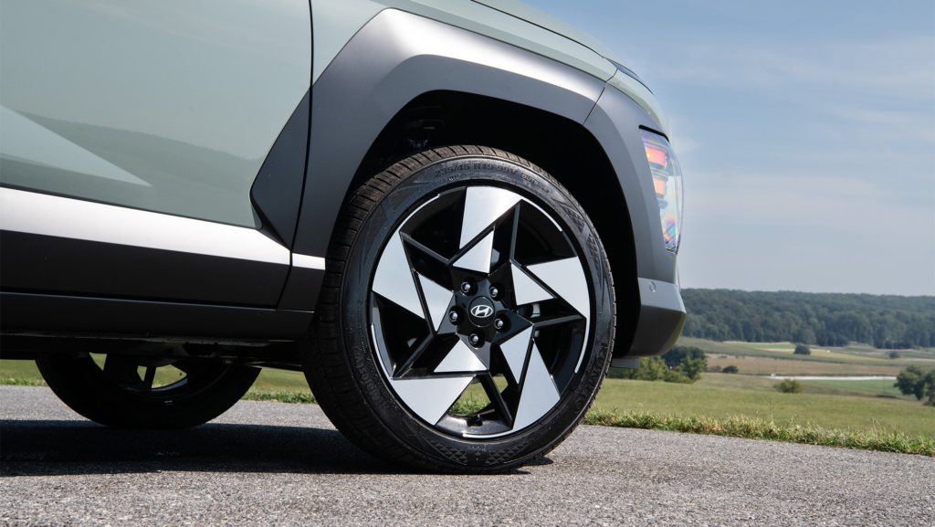 Este SUV tiene un eficiente motor híbrido de 130 CV que gasta tan poco como el Toyota Yaris Cross, al mismo precio pero con un maletero más grande