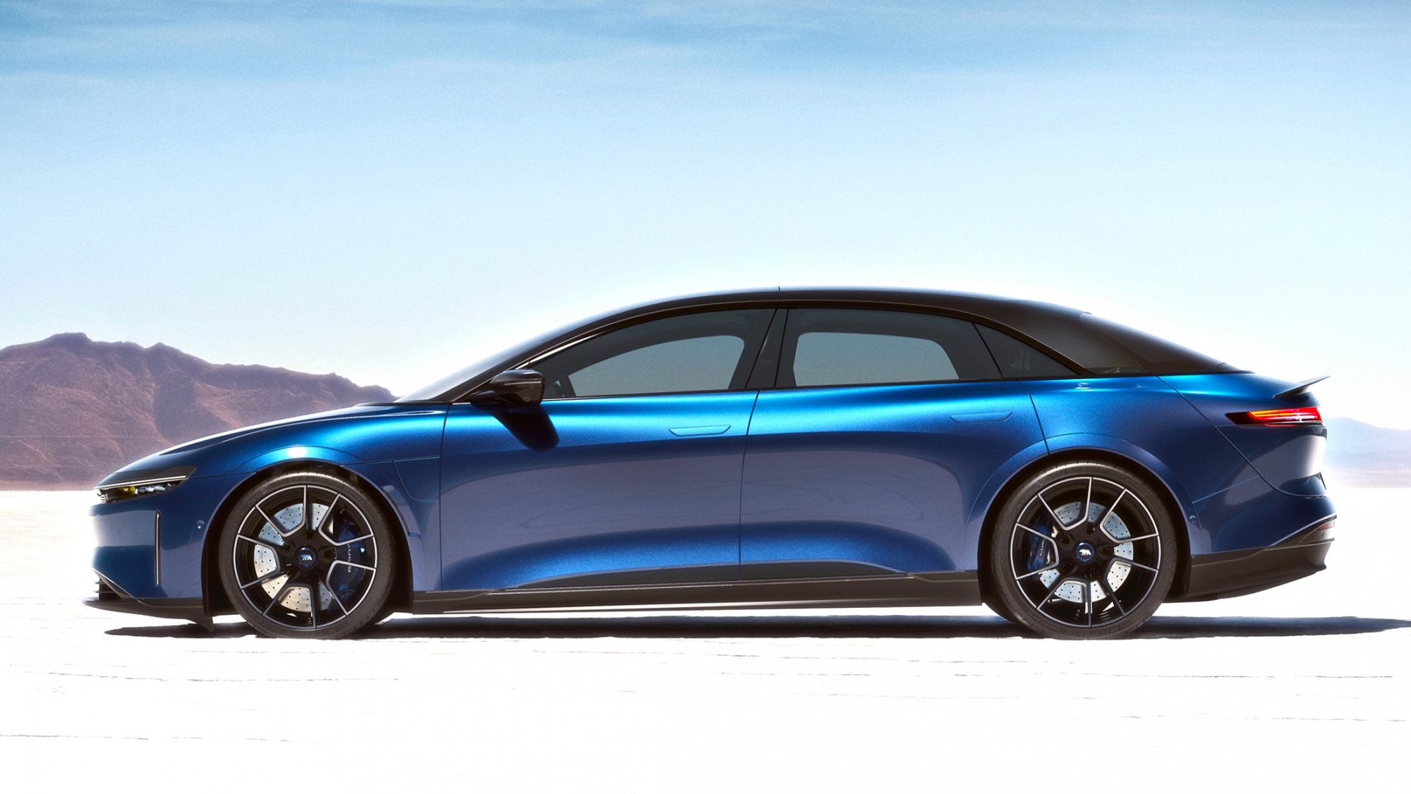 Elon Musk provoca un "aumento dramático" de los pedidos del máximo rival de Tesla: el fabricante del 'coche eléctrico más eficiente del mundo'