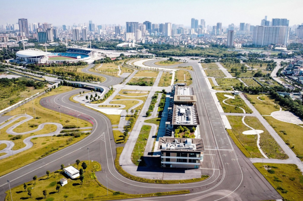 #Deportes: La naturaleza se apodera del circuito de F1 de 600 millones de euros en Hanói #F1