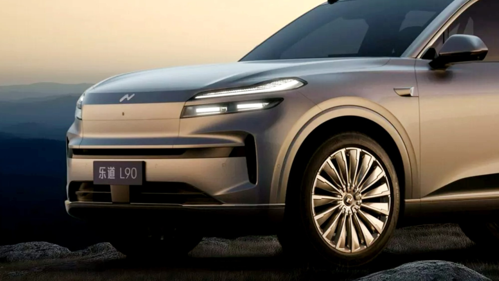 Tiene tres filas de asientos y 590 CV pero este SUV eléctrico es de la marca barata de Nio