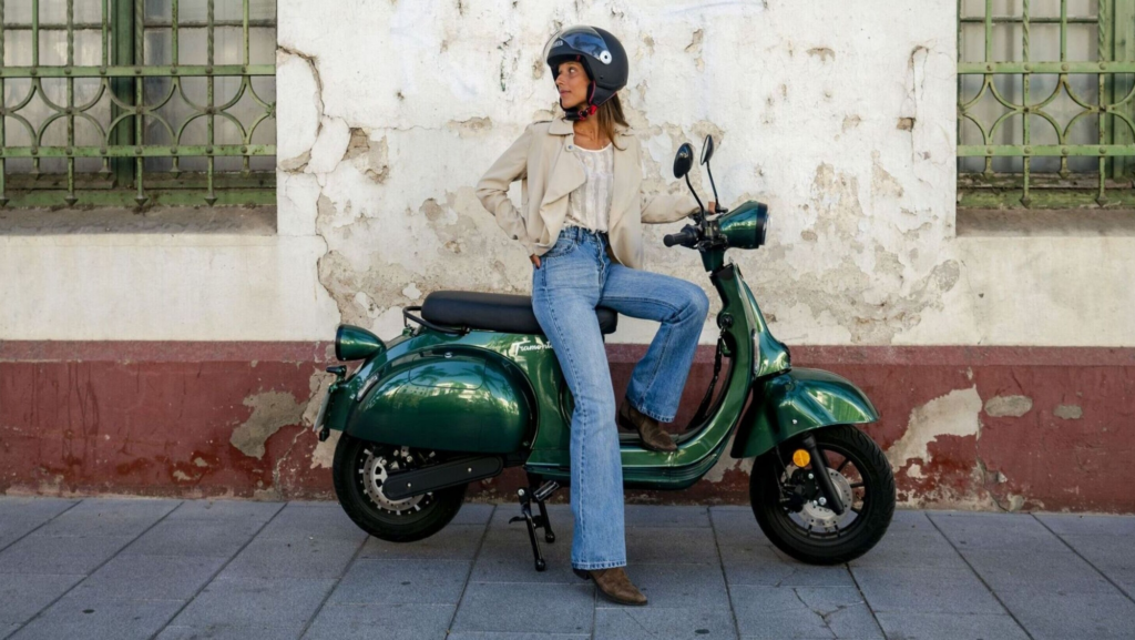 Comprar una moto eléctrica en mayo te puede salir por solo 1.493 euros: los descuentos llegan hasta el 70%
