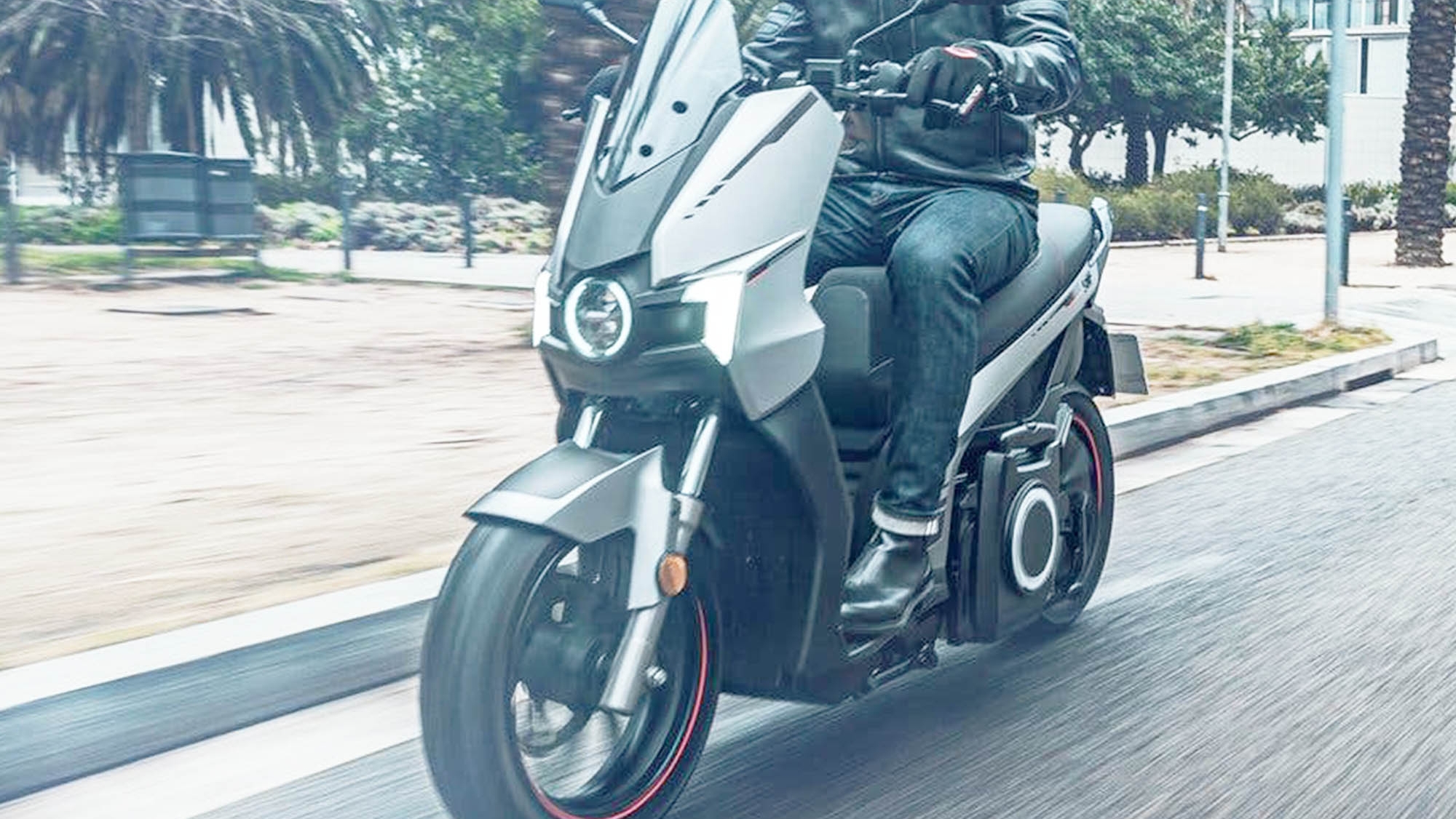 El scooter eléctrico más vendido de España se actualiza con "novedades significativas" que lo ponen a la altura de una 125