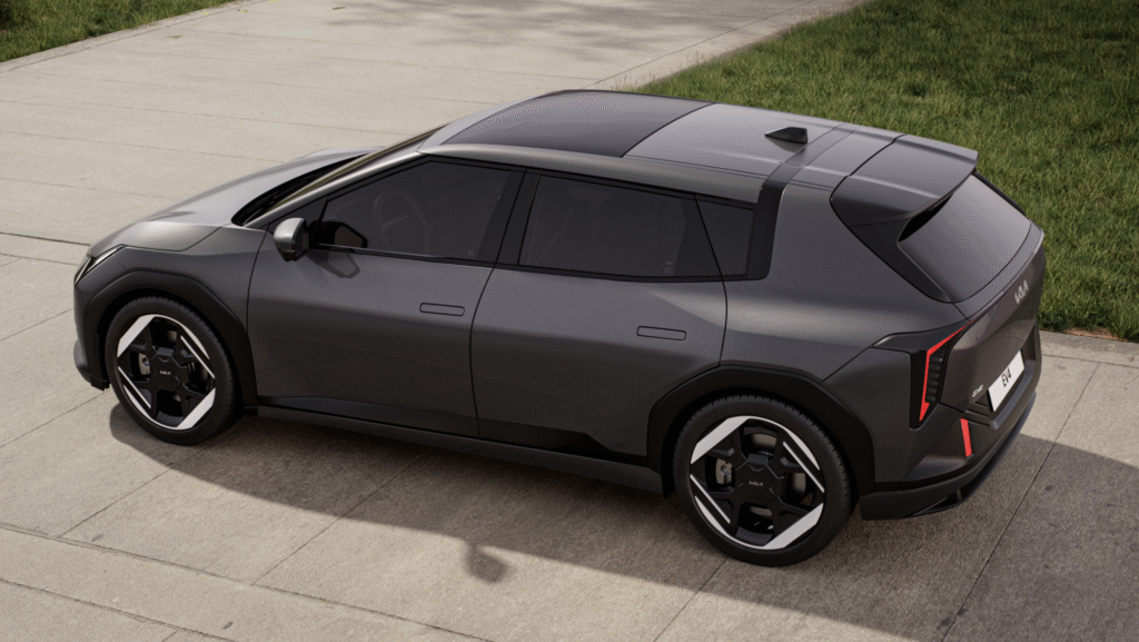 ¿Cansado de los SUV? Kia tiene la solución con el nuevo EV4, uno de los coches eléctricos más esperados de 2025