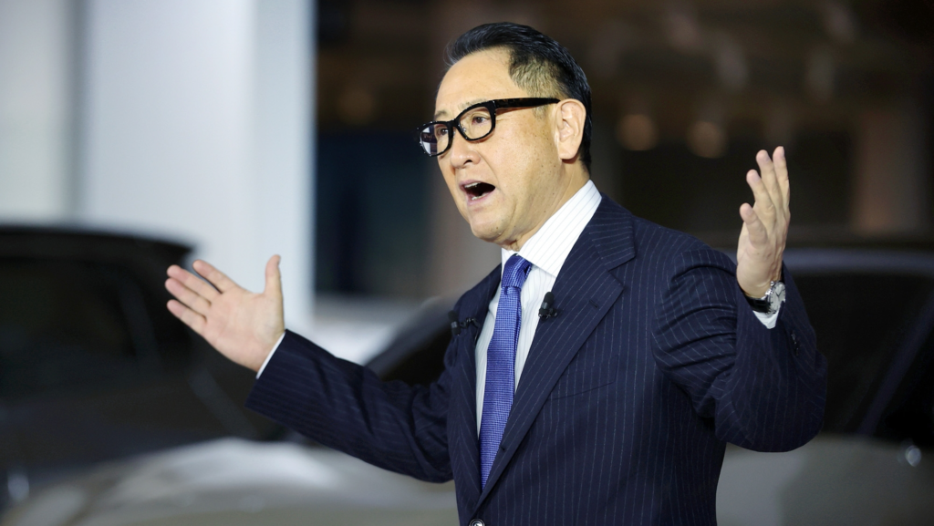 El presidente de Toyota sigue 'en sus trece': no tendrán sólo coches eléctricos, "debemos considerar todas las opciones"
