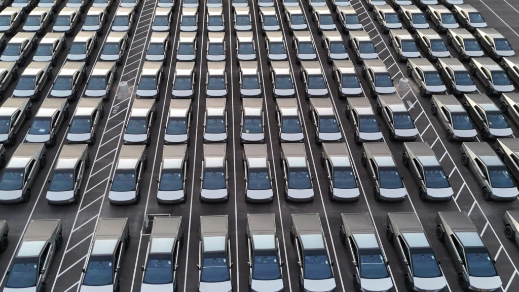 La crisis de Tesla crece: no venden ningún Cybertruck y su stock acumula ya más de 10.000 coches