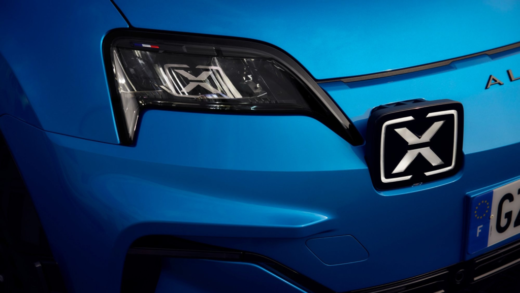 Olvídate de pagar por la recarga de tu coche eléctrico durante 3 años: estas tres marcas ofrecen 30.000 km totalmente gratis