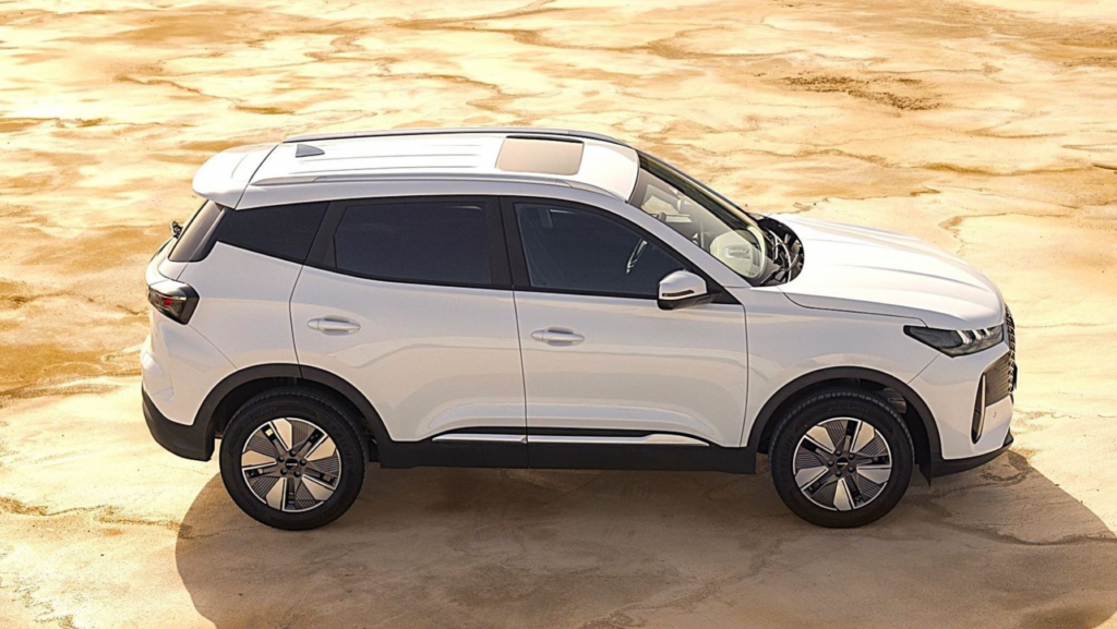Ojo a este SUV híbrido barato y fabricado en España: es el mayor rival del Toyota C-HR o del MG ZS