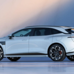 Entregan 10.000 unidades de este práctico coche eléctrico chino (que pronto llegará a Europa) en sólo un mes