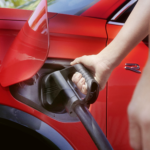 Europa supera el millón de cargadores públicos para coches eléctricos: España sigue a la cola con números ridículos