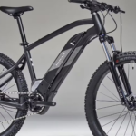 Esta bicicleta eléctrica de Decathlon es un auténtico chollo, y por eso se agota siempre tan rápido