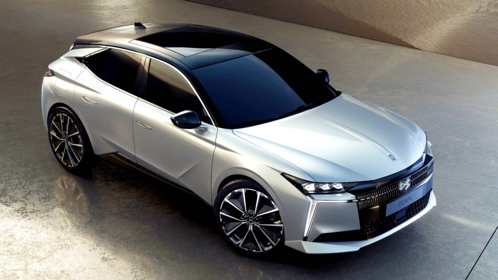 Cambia de nombre, está a medio camino entre un SUV y un compacto y ahora solo puede comprarse con motores electrificados