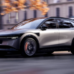 Es un SUV eléctrico chino, diseñado en Suecia, con 615 km de autonomía y disponible por 52.990 €