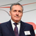 Alfredo Altavilla, de BYD: "Los coches híbridos enchufables son definitivamente superiores a los eléctricos de autonomía extendida"