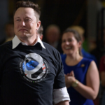 Elon Musk está sacando tajada de Tesla y no precisamente por la venta de coches eléctricos