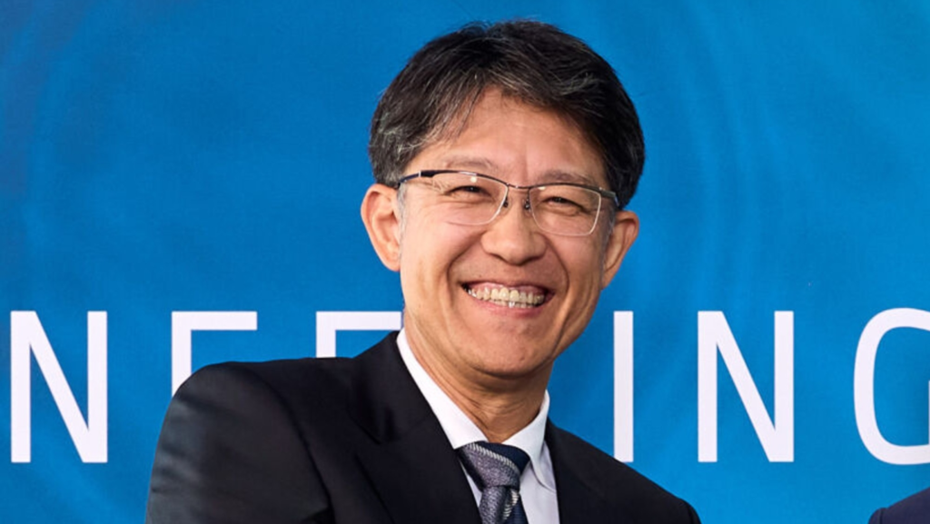 Koji Sato, CEO de Toyota, dice que "un coche no es un coche si no es divertido", pero no renuncia a su estrategia a la japonesa