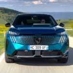 Al volante del Peugeot E-3008 Dual Motor: más potencia para este SUV eléctrico, ágil y equilibrado