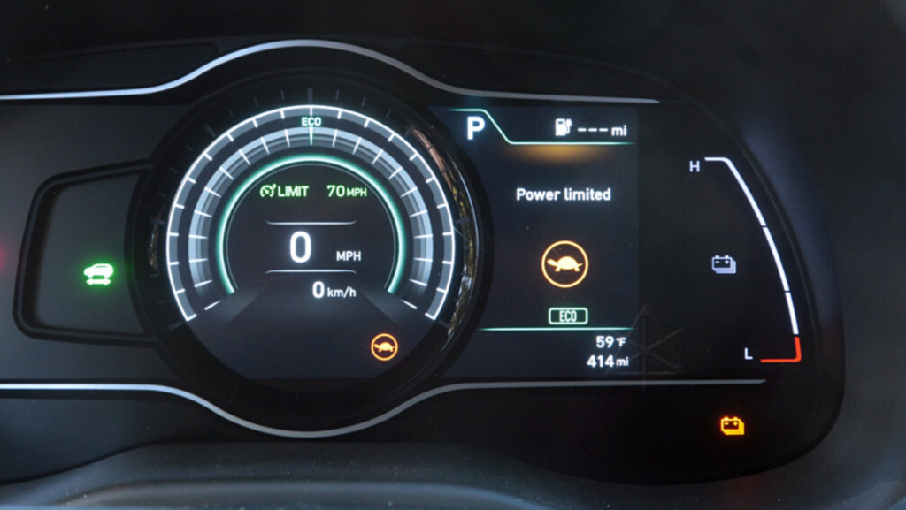 Los coches eléctricos tienen un modo tortuga, pero es mejor que no te aparezca: te explicamos cuál es su significado