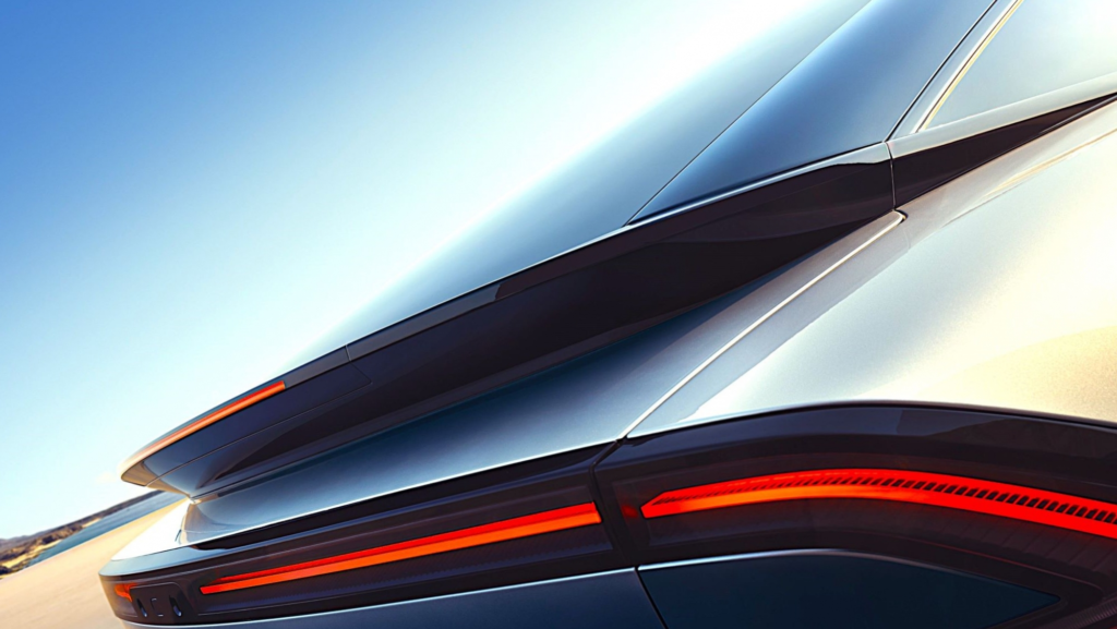 El coche eléctrico chino con 725 km de autonomía que bate todos los récords y que cuenta con tecnología de Tesla