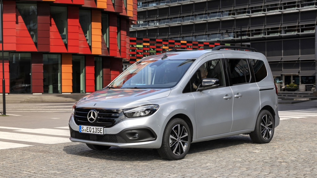 Este coche eléctrico es heredero de los monovolúmenes, con 551 l de maletero, espacio para 5 pasajeros y la garantía Mercedes