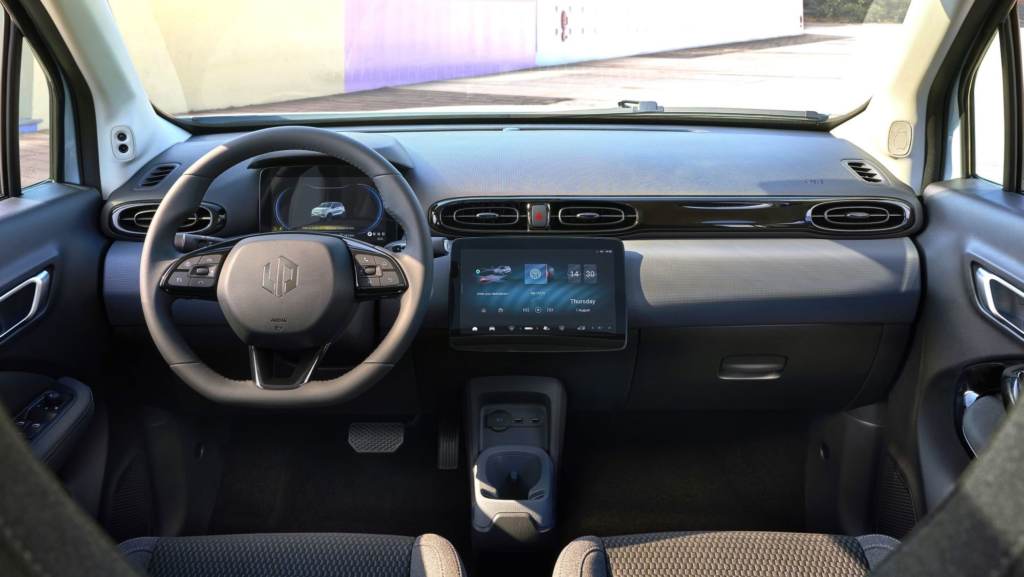 11.000 €: así de barato se queda uno de los mejores urbanos eléctricos, que planta cara al BYD Dolphin Surf