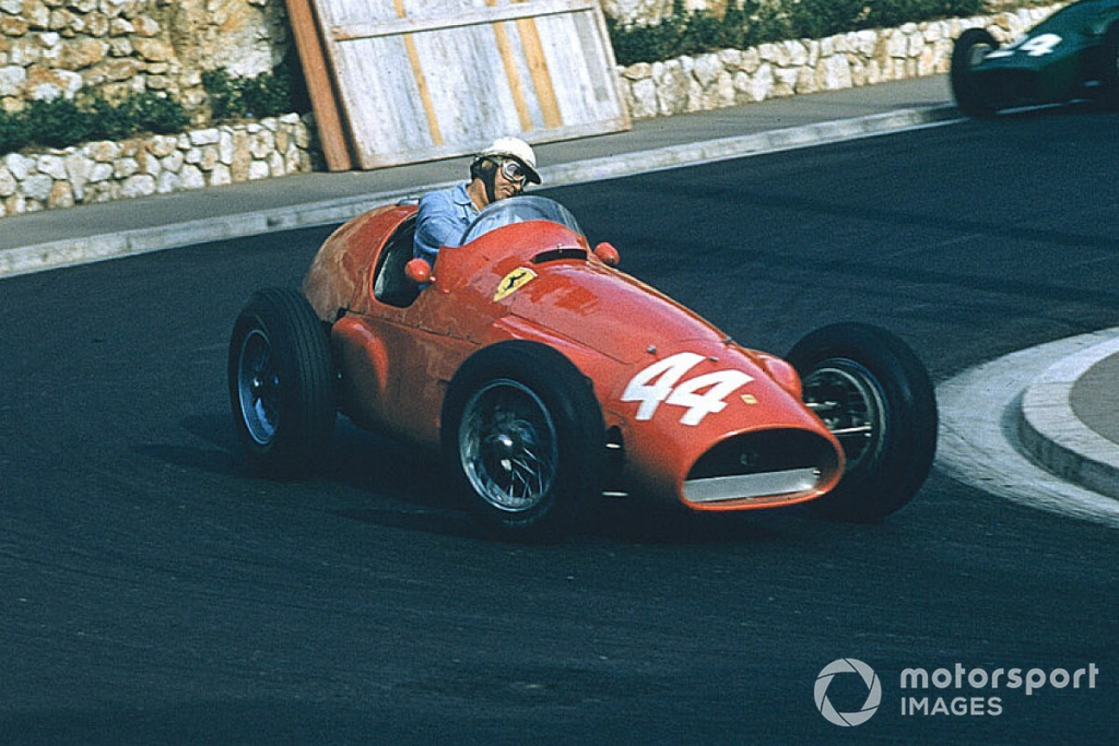 La primera victoria del dorsal 44; coche al agua #F1 #FVDigital