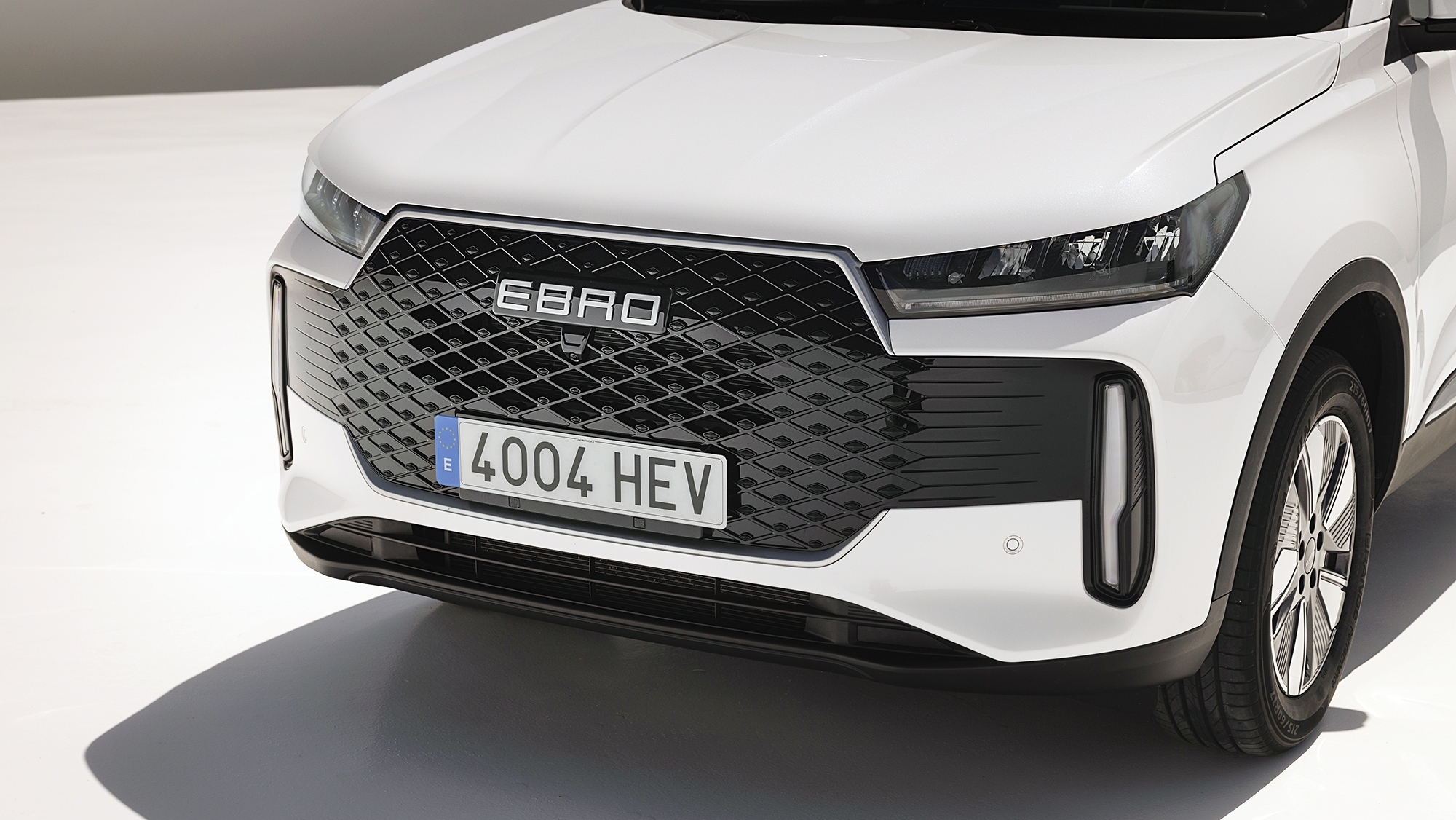 EBRO tiene un as en la manga para arrasar en España: un SUV híbrido con 210 CV y un precio de escándalo