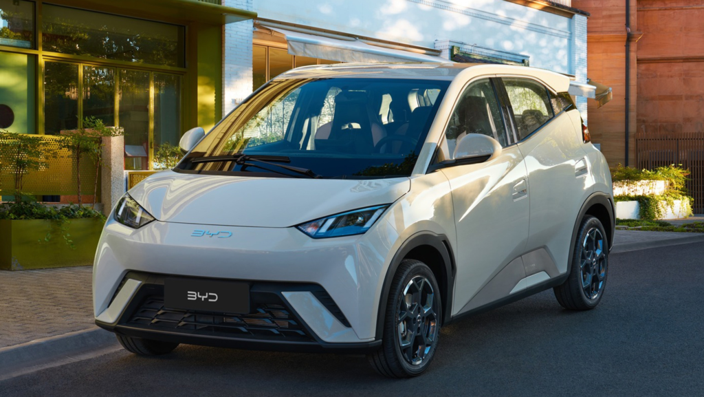 BYD tambalea el mercado con descuentos de más de 4.000 € en varios de sus coches eléctricos e híbridos