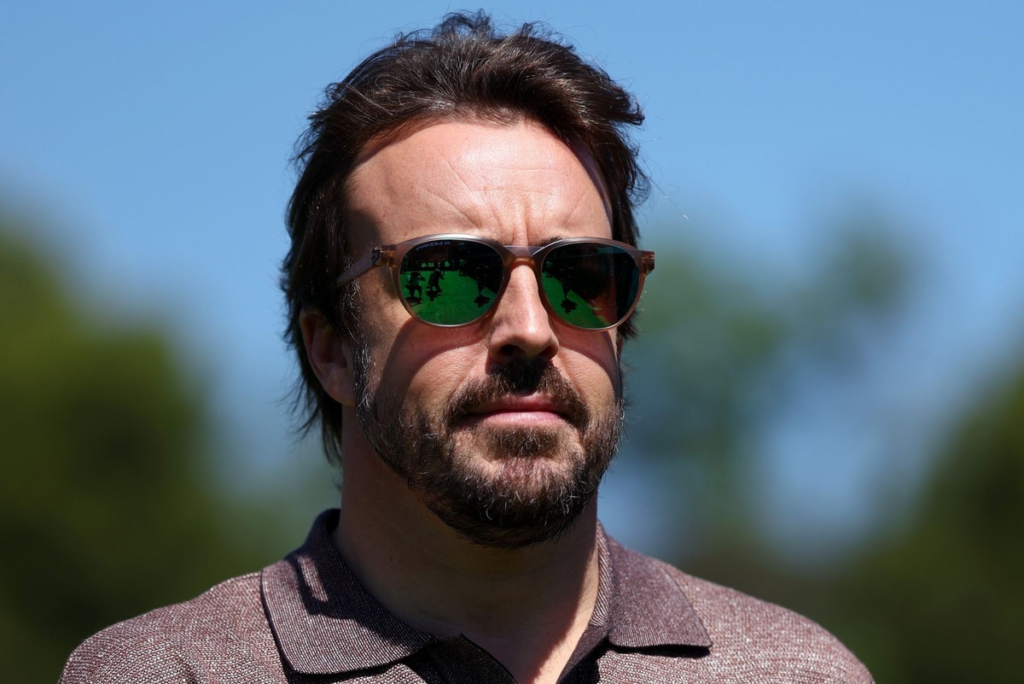 Alonso llega a España con ganas de “descubrir dónde” está Aston Martin F1 #F1 #FVDigital