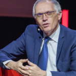 Carlos Tavares, rotundo: "Las marcas tendrán problemas. Habrá más fusiones entre fabricantes de coches en Europa"