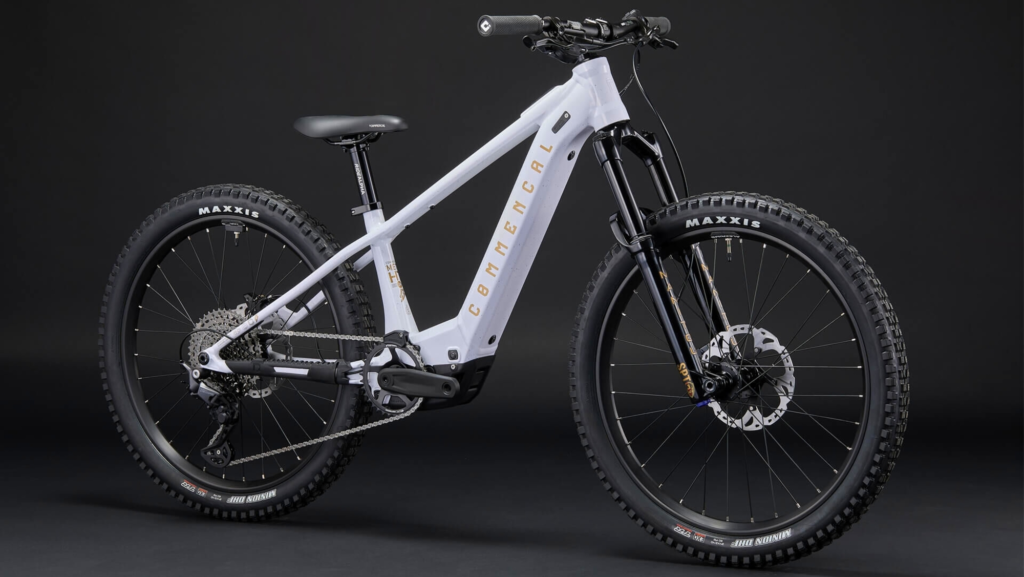 Esta imponente bicicleta eléctrica de montaña, ahora en versión 'mini'