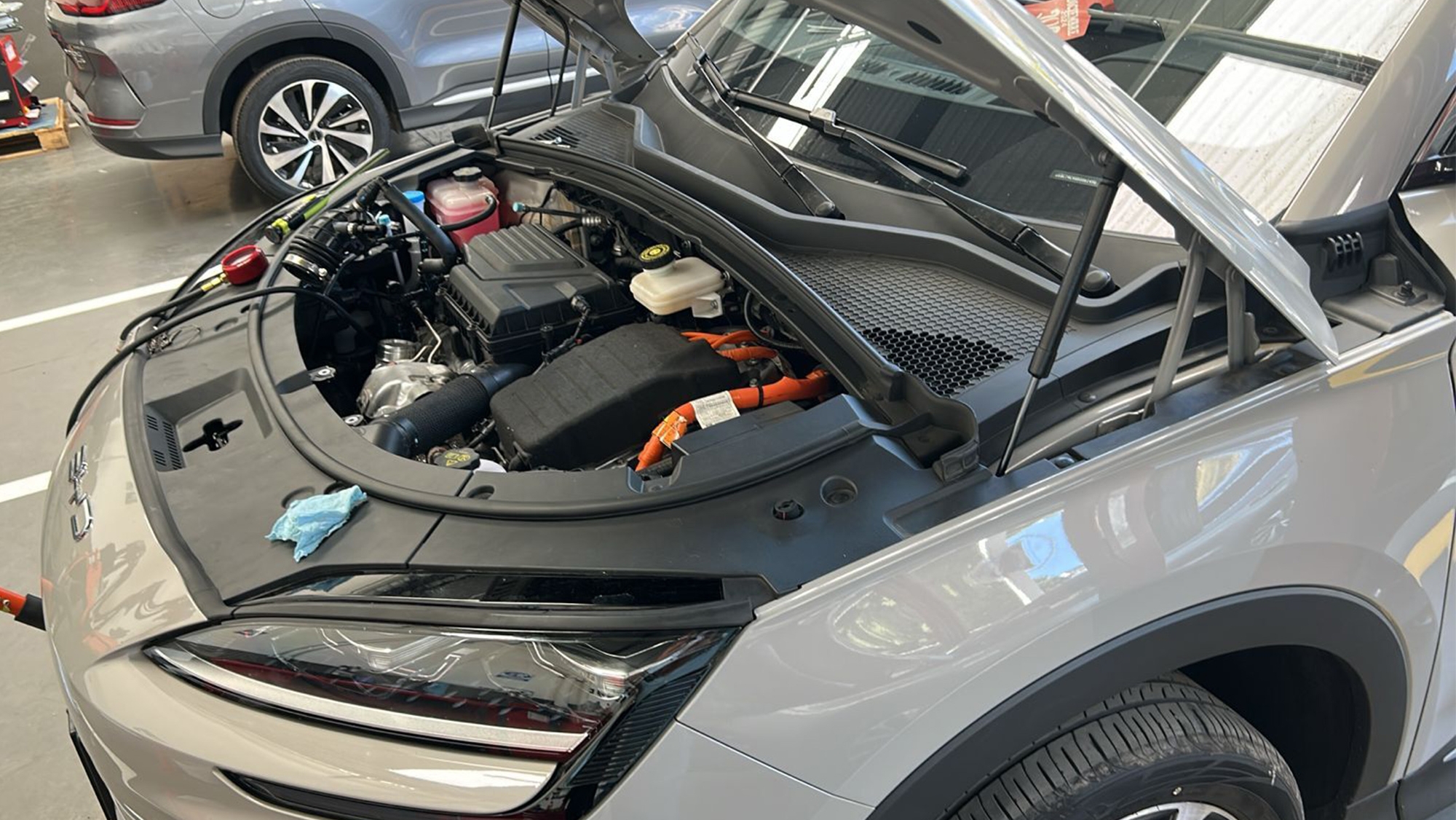 Antes que los desguaces y los talleres desmontaran los coches de BYD, algunos fabricantes ya lo habían hecho para ver a qué se enfrentaban