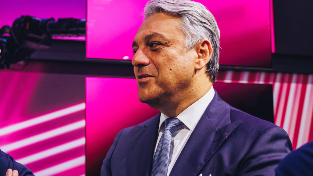 El CEO de Renault considera evidentes los motivos de la supremacía de China con los coches eléctricos, y sentencia que los aranceles no pueden politizarse