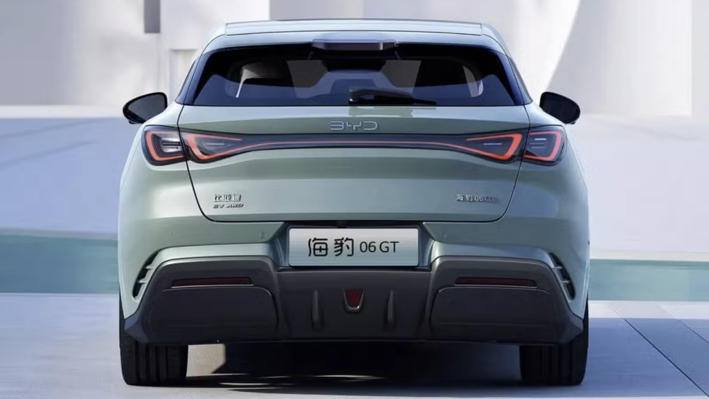 BYD continúa con su 'conquista' de Europa con seis nuevos coches híbridos y eléctricos que llegarán pronto