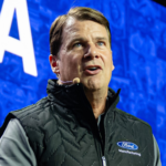 El CEO de Ford advierte: China tiene algo que puede 'romper' la industria del automóvil, y no son los coches