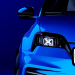 Tiene el 'alma' de un coche eléctrico barato, pero por dentro es prácticamente un deportivo con 220 CV y 380 km de autonomía