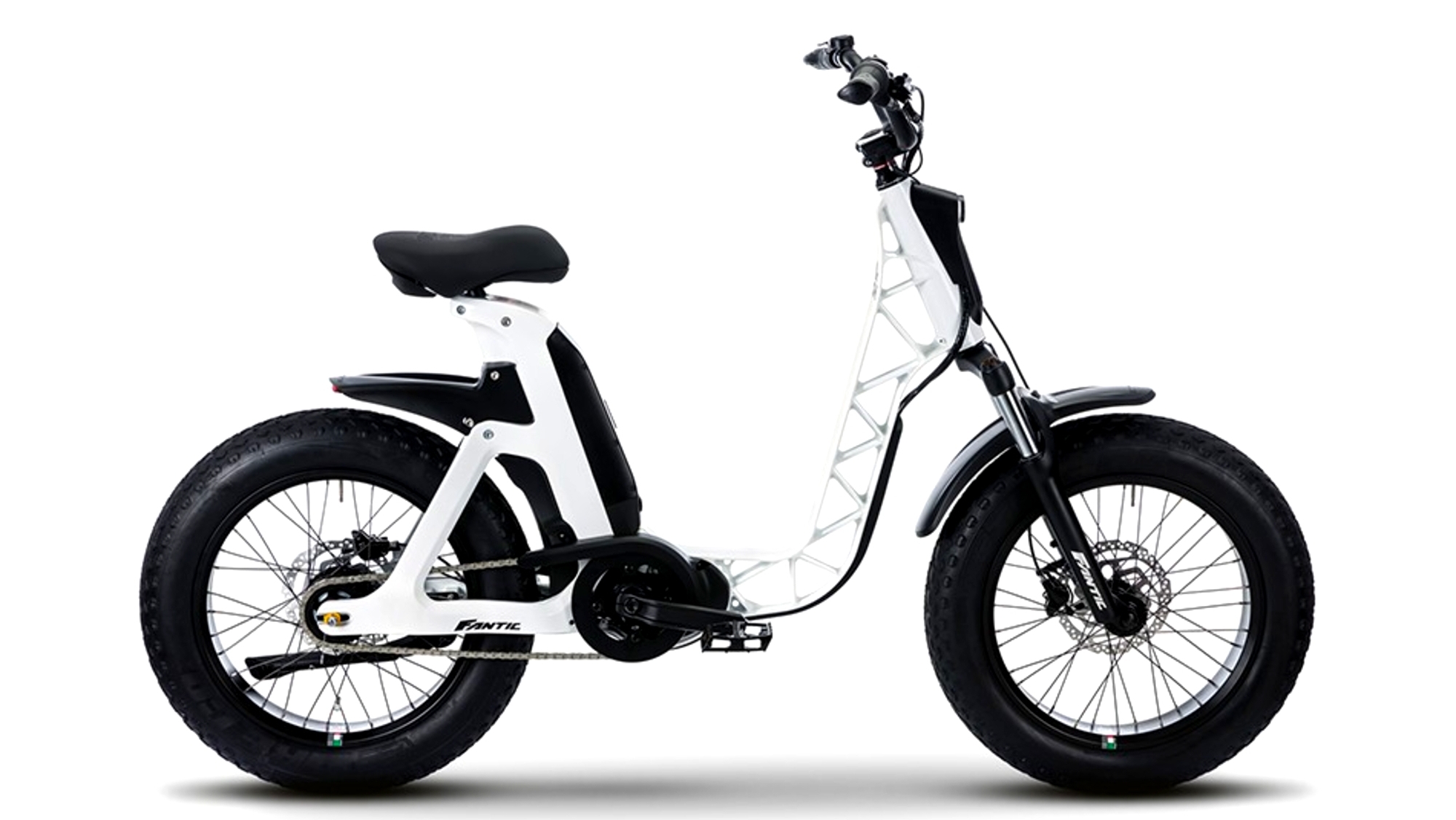 Esta bicicleta eléctrica con pinta de moto tiene origen Yamaha, pero con un motor más potente y un precio más bajo