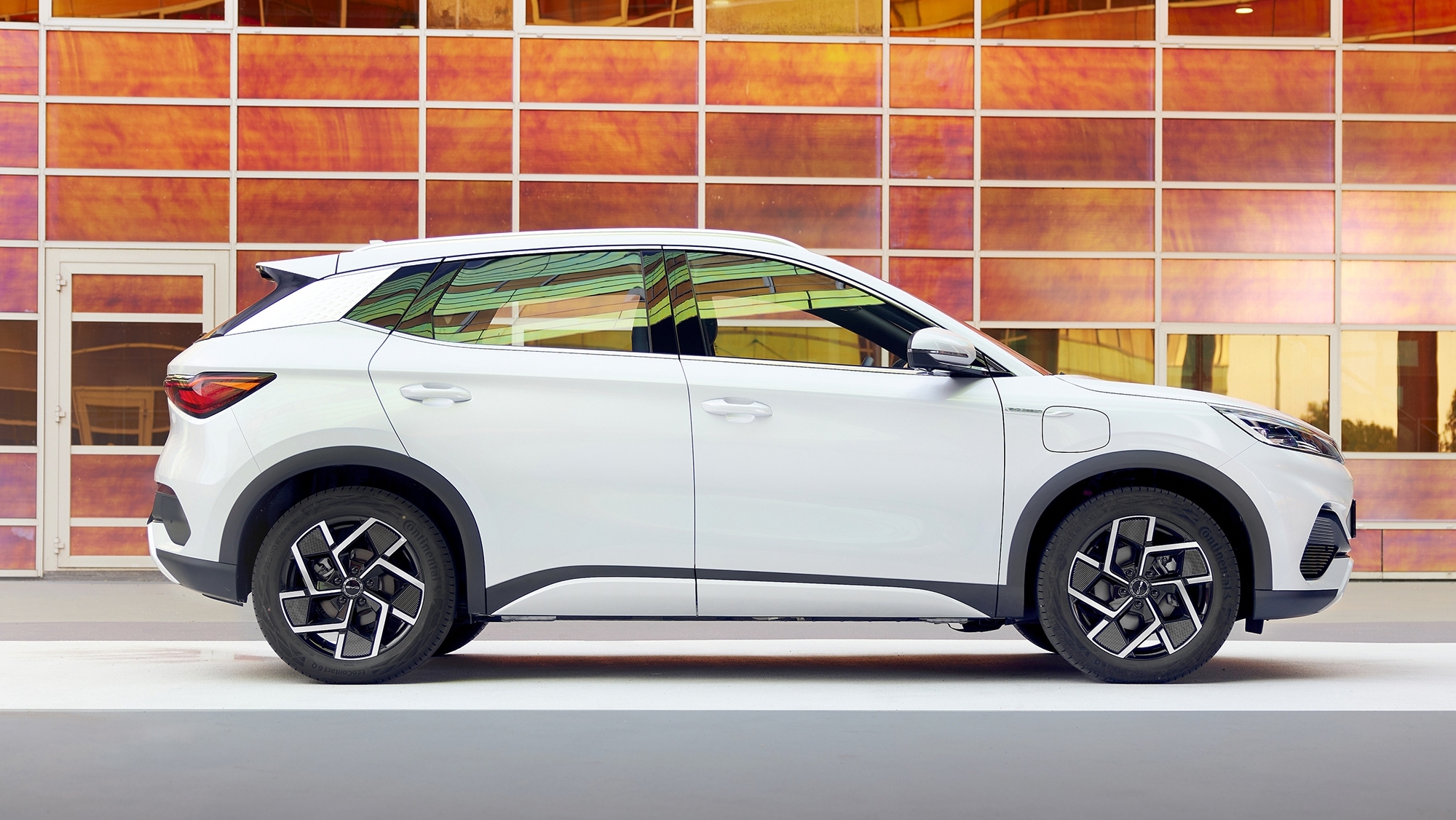 Este SUV eléctrico de BYD es todo un 'pelotazo': la marca china vende, de media, 20.129 unidades cada mes