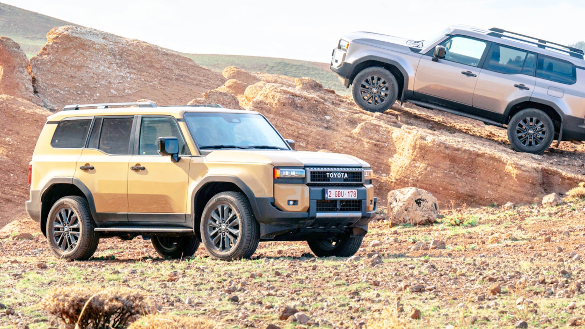Toyota hace híbrido (aunque mínimamente) su 4×4 más todopoderoso: ya es oficial el primer Land Cruiser electrificado