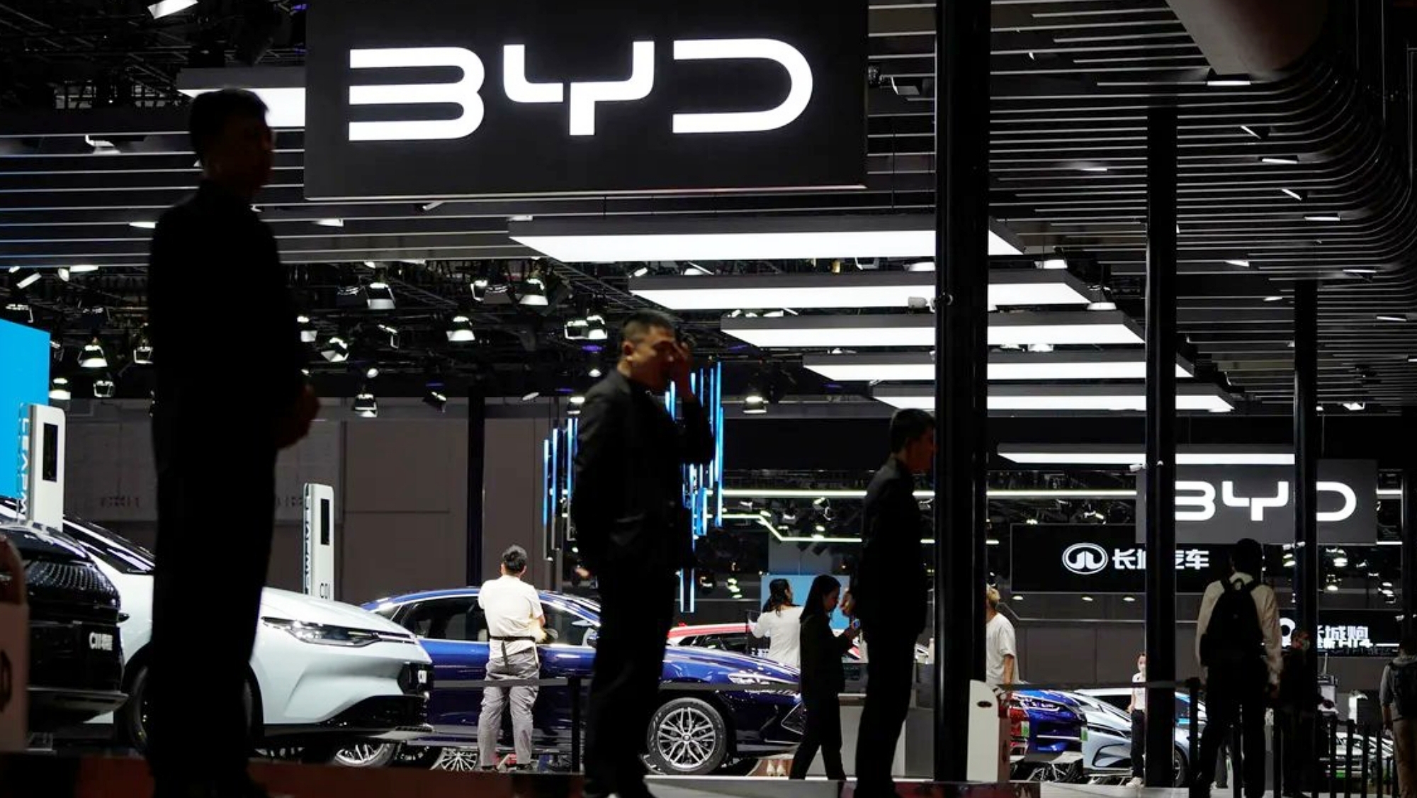 Mientras conquista Europa, BYD sufre en China: reducen la producción y ralentizan proyectos