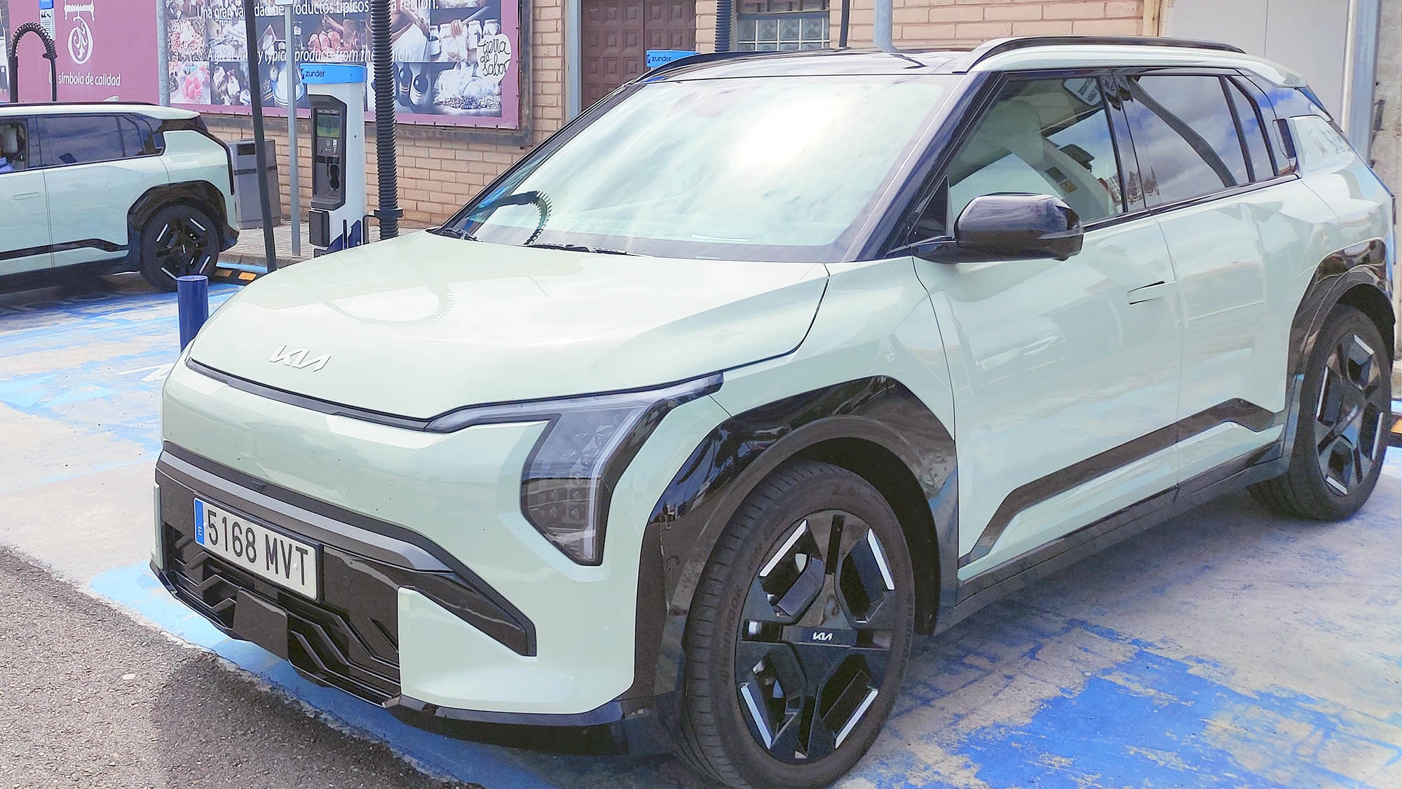 La OCU "pone orden" en las Comunidades Autónomas: estas son las mejores y las peores para recargar un coche eléctrico