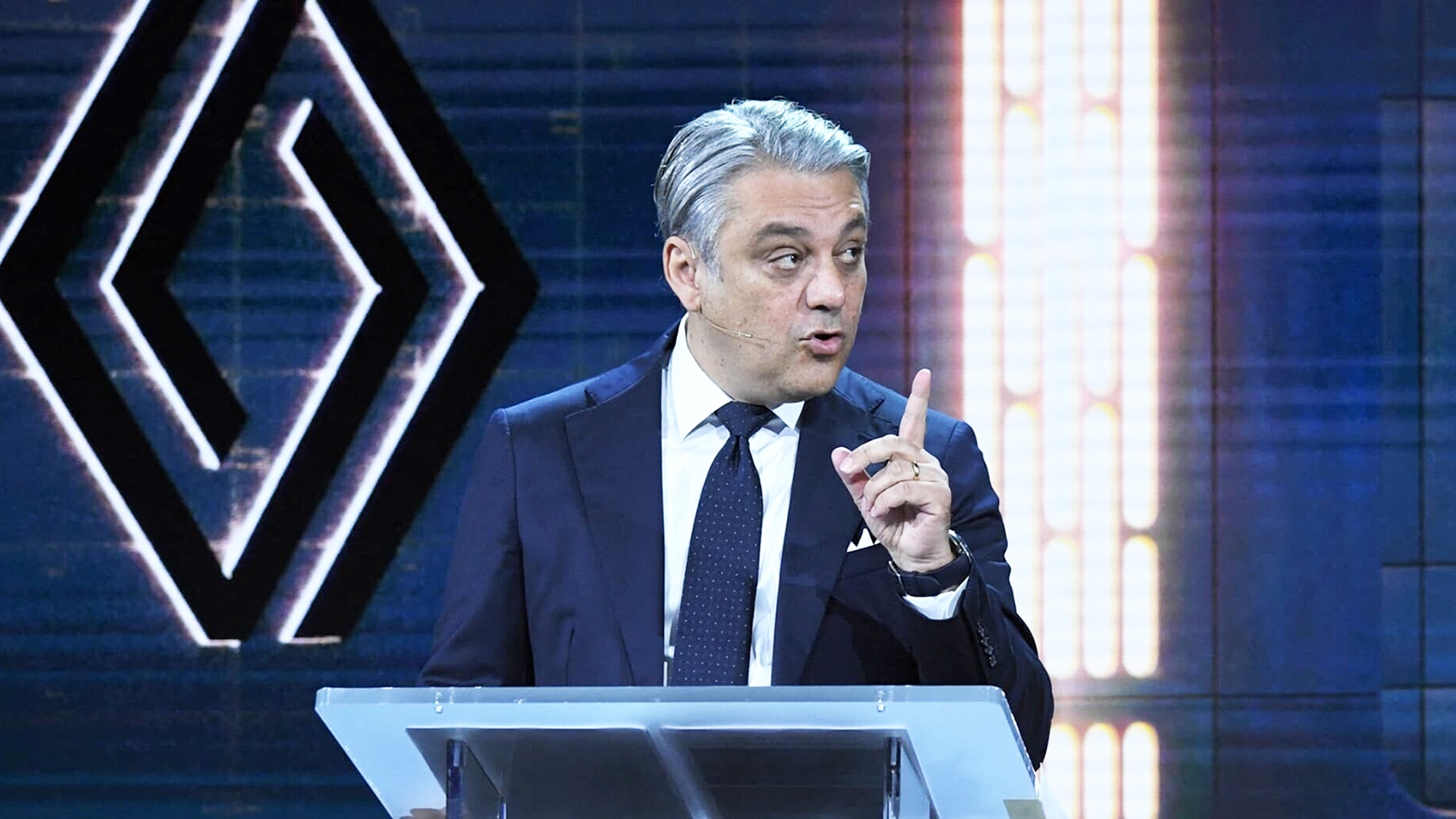 Luca de Meo, ex CEO de Renault, ya dijo que la única opción es trabajar como chinos (y lo sigue pensando)