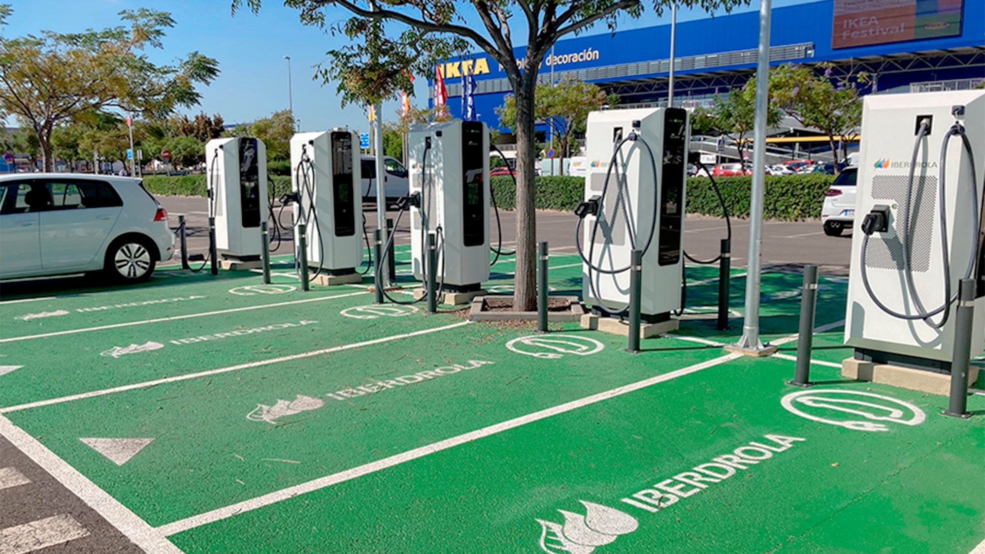 El Gobierno de España pone un límite de 80 días para que los cargadores de coches eléctricos estén operativos