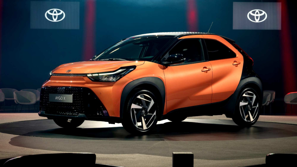 El coche más pequeño de Toyota se hace híbrido, tiene 116 CV y hasta estrena versión GR Sport