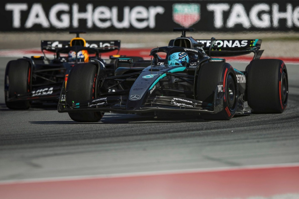 El problema que la F1 tiene con los avisos de carrera, tras el toque Verstappen-Russell #F1 #FVDigital