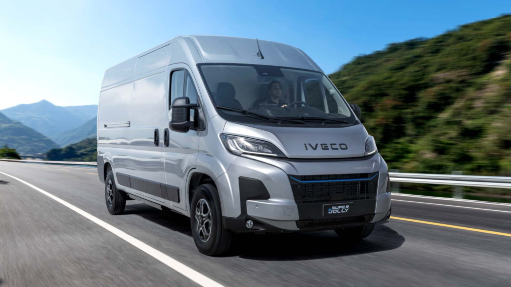 IVECO lo tiene claro: para ciudad, dos nuevas furgonetas eléctricas con hasta más de 400 km de autonomía